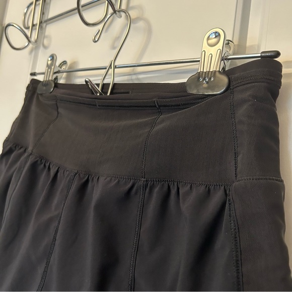 LULULEMON MIND OVER MILES BLACK 3.5 INSEAM LOW RISE SHORT SIZE 2 - Picture 10 of 14